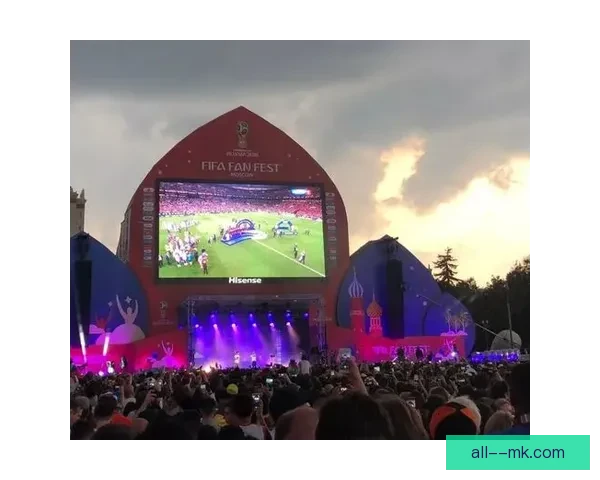 斯莫迪奇倒钩破门首开纪录 球迷狂欢见证精彩瞬间