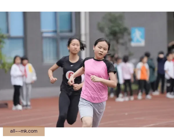 贝尔纳多席尔瓦在曼城场上持续奔跑展现无限活力